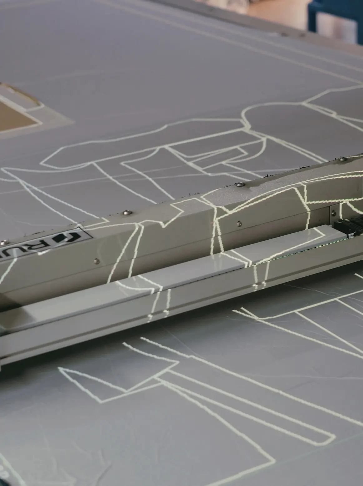 Digital cutting table in production